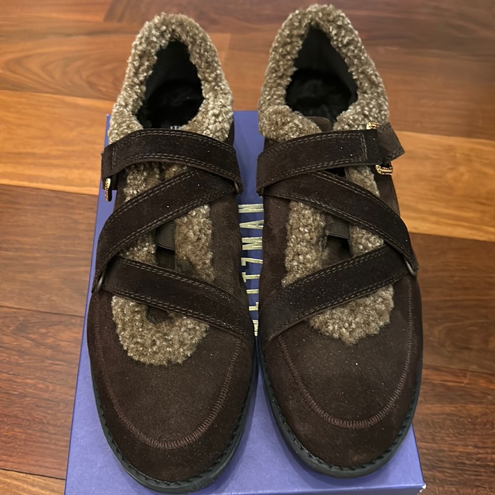 Brand new never worn Stuart Weitzman winter shoes.